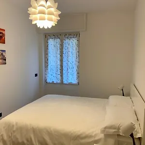 Apartment Casa Motti, Accogliente Ristrutturato In Repubblica, Milan